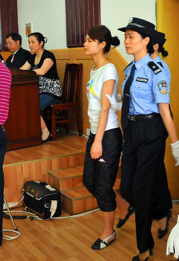 11年前，那个轰动一时的女服务员邓玉娇，她现状如何？