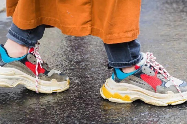 手撕巴黎世家是什么意思？