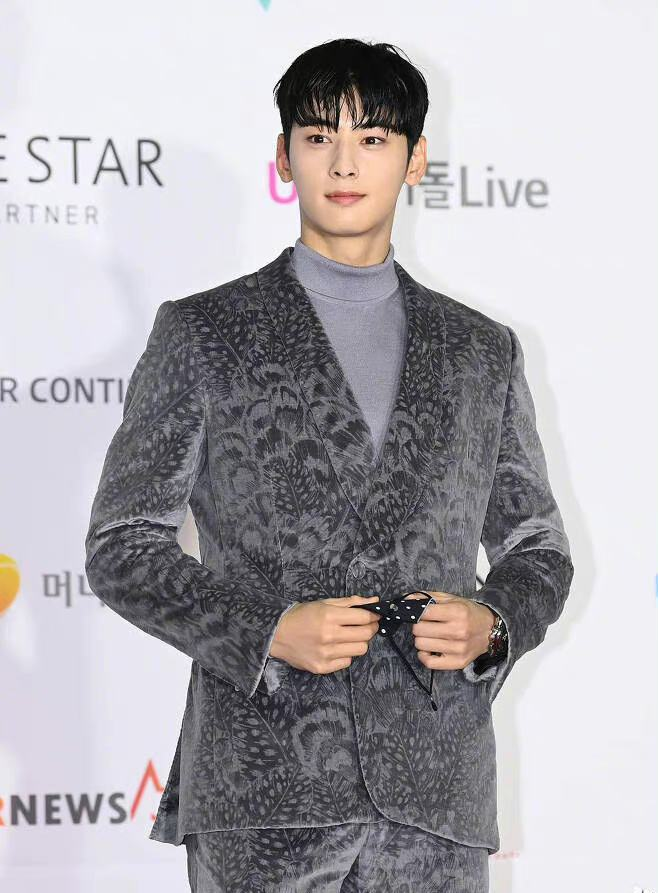 车银优出席2021AAA颁奖典礼,他的状态怎么样?