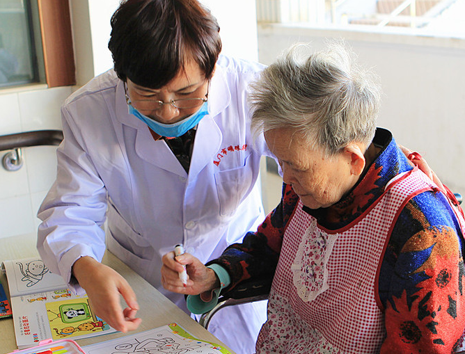 老人病房内被殴打致死，凶手是谁？