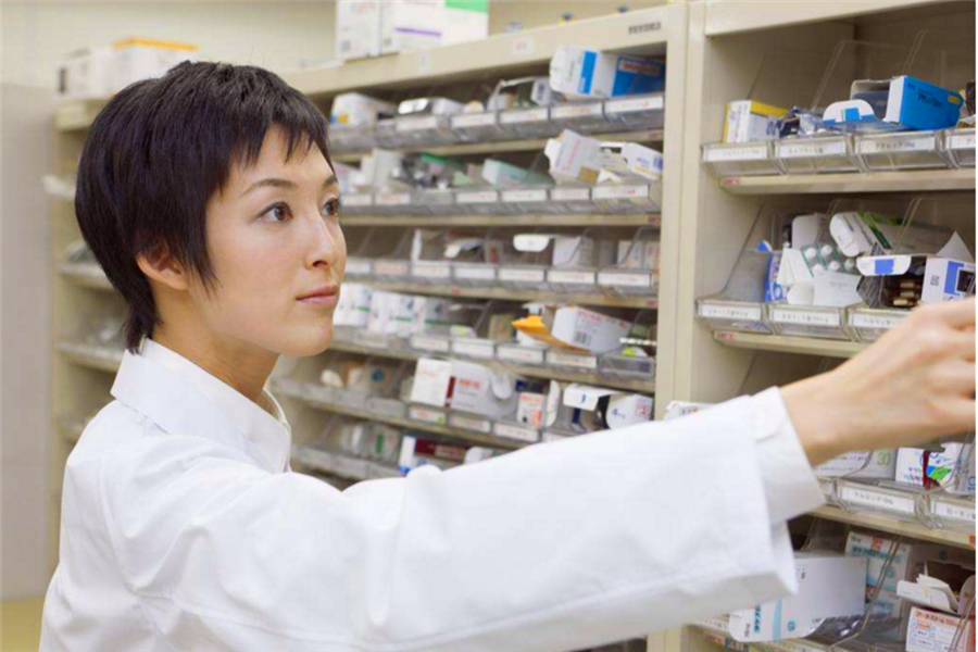 杭州一男子胸部变大一碰就飙乳汁，男性为何会有奶水？