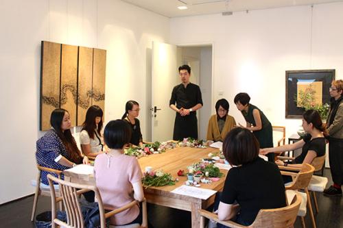 对于老师穿“人体器官服”上课大家都有啥看法？