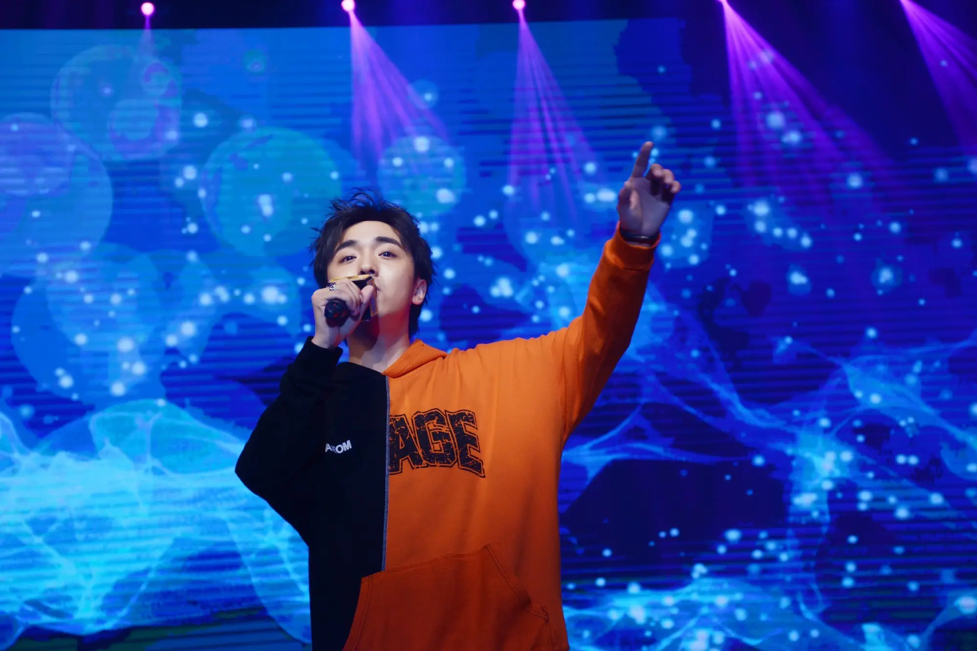 音乐人夏恒原创新单《除忧cafe》上线，如何评价他的唱功？