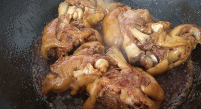 猪脚炖什么好吃