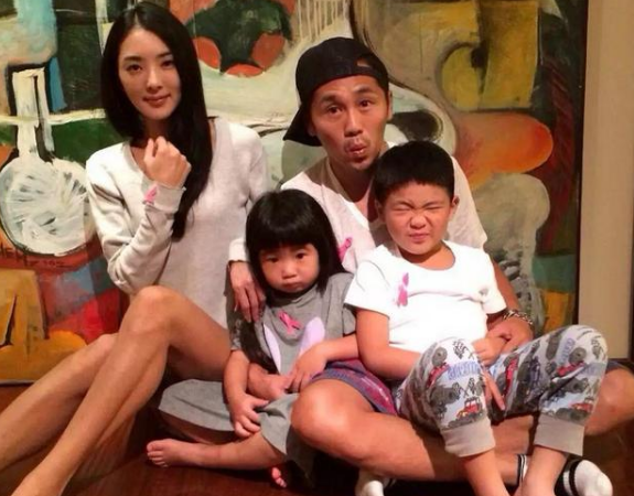 42岁曹格疑婚变，与妻子儿女分居过端午，当事人对此有何表示？