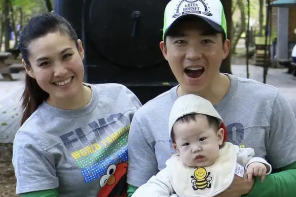 刘畊宏的妻子是谁？她当初是如何进入娱乐圈的？