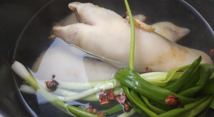 猪脚炖什么好吃