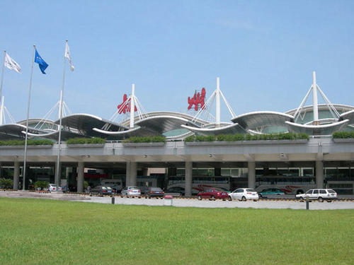 杭州萧山国际机场停车一天收费多少？