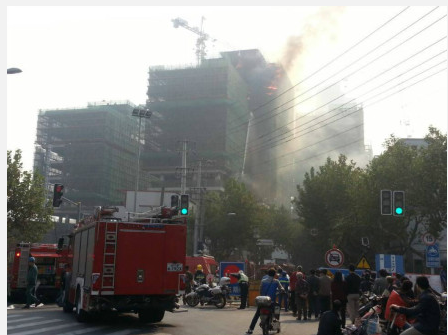 上海外滩附近突发火灾，导致起火的原因是什么？