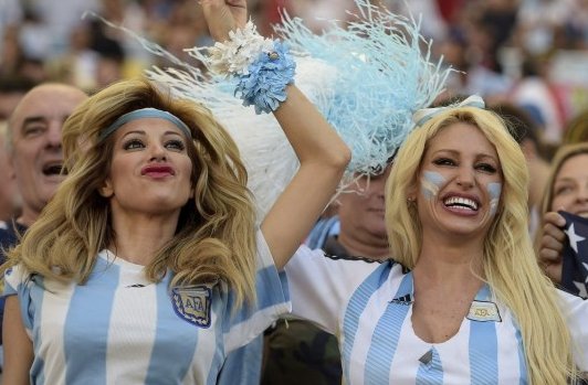 阿根廷26岁女主播罗米娜穿着火辣，她走红的原因是什么？