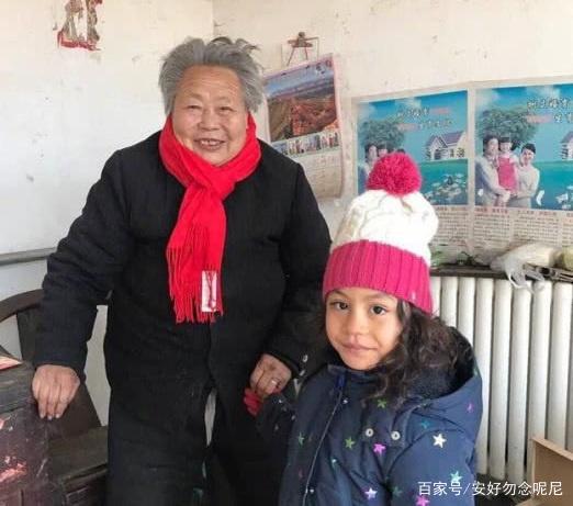 刘烨女儿霓娜长大了，大眼睛长睫毛自带公主气质，这是真人版芭比娃娃吗？