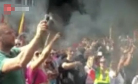 立陶宛首都爆发抗议活动，执法人员做出了什么举动？