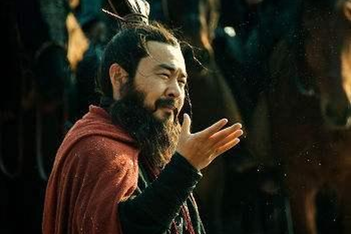 袁绍、袁术为何不顾朝中袁氏而反董卓，导致袁魁被灭门？