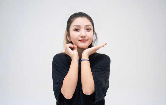 何洁刁磊官宣已经有爱情的结晶，赫子铭的置顶微博太让人心酸，为什么？