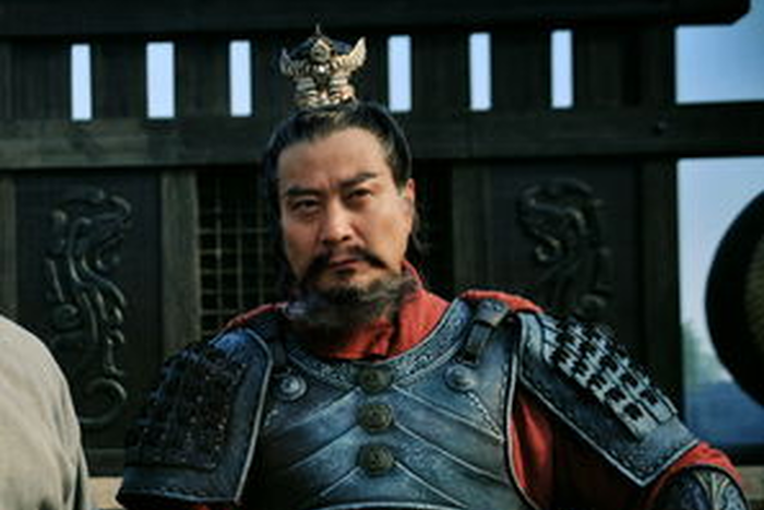 袁绍、袁术为何不顾朝中袁氏而反董卓，导致袁魁被灭门？