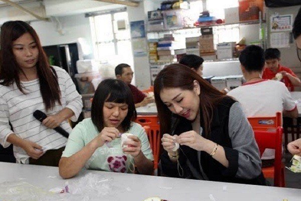 赌王女儿何超盈提前两周剖腹产女，到底是迷信还是别的原因？