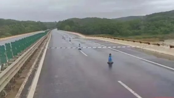 海南一高速大桥因台风发生坍塌，现场情况如何？