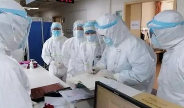 从沪抵昆后核酸阳性男子被骂“千里投毒” ，当事人是如何回应这件事的？