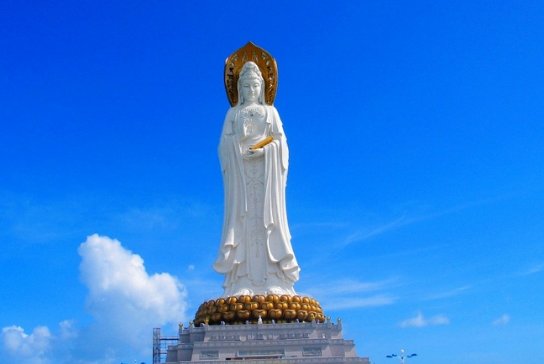 飞机飞过南海观音像时，都必须绕一圈，这是为何？