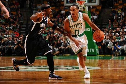 布拉德利加盟湖人，现在湖人还需要哪个球员？