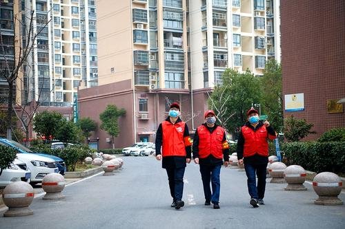 不容易！网格员哭到一半工作一来秒变坚强，他们是否值得我们敬佩？