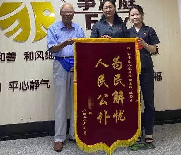 那对结婚57年，连菜刀都要AA的80岁老夫妻怎么样了？