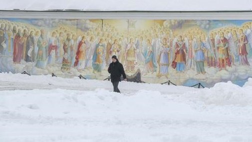 乌克兰基辅雪后变冰雪世界，该国的天气到底有多极端？