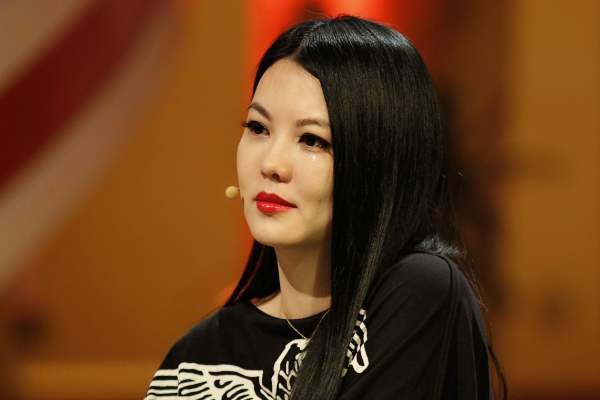 王岳伦再曝与美女搂腰亲密照，他和李湘是不是名存实亡？