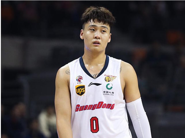 赵睿过年受伤破相严重吗？