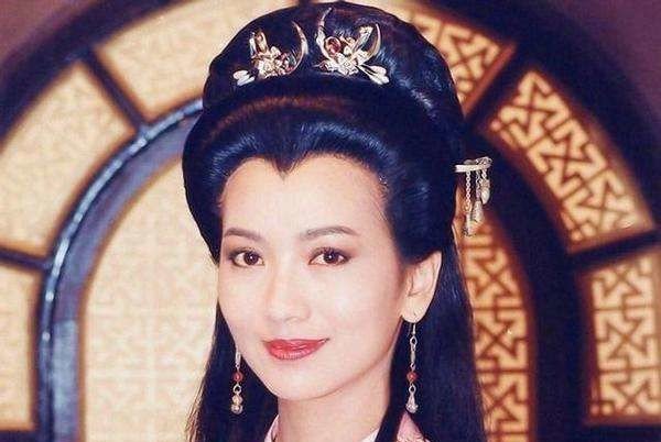 《新白娘子传奇》中，为什么选女星叶童来演许仙呢？