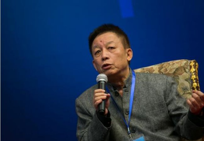 《开讲啦》博士生刷存在感刁难易中天，易中天是怎么巧妙地怼回去的？