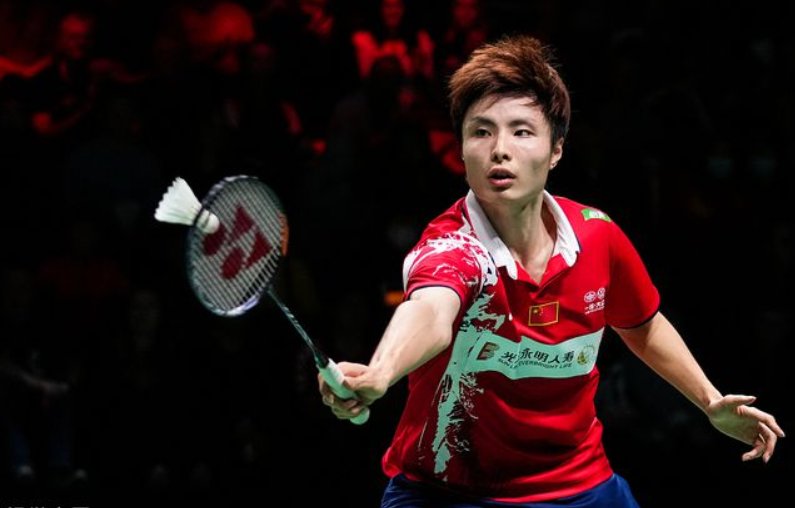 石宇奇场点退赛被网友怒骂，对于石宇奇退赛的举动你怎么看？