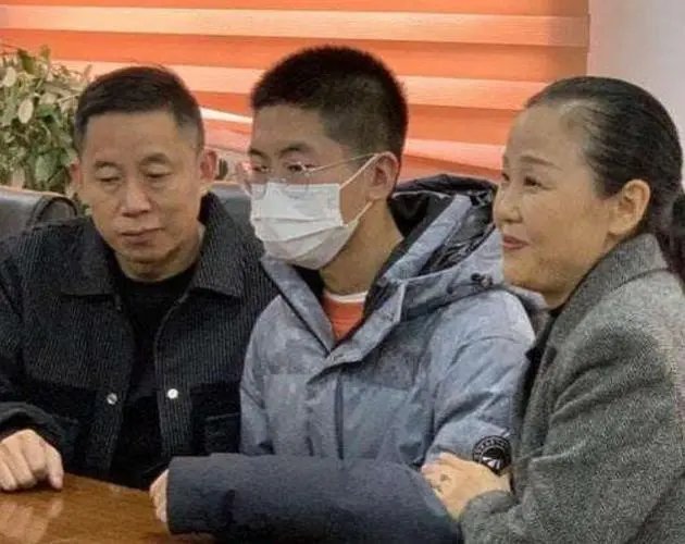 孙卓决定回深圳生活，你如何看待他的决定？