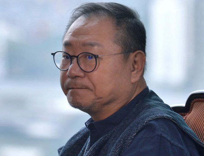 离开赵本山17年，范伟获6次影帝，他都经历了什么？