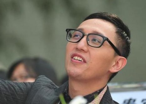 《好声音》导师阵容豪华，但主持人华少却被换，原因是什么呢？