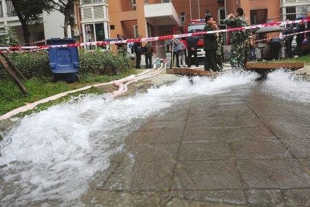 物业回应2小区对向排水，小区积水给业主带来了哪些影响？