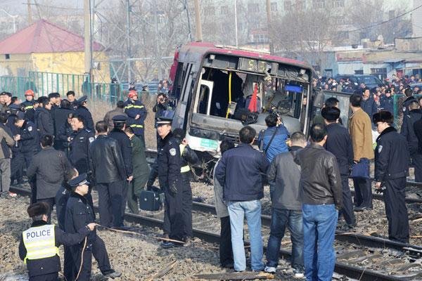 兰新线一列车与施工人员相撞，9人遇难，官方对此有何表示？