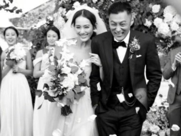 王棠云发文力挺老公余文乐，称他在夜店和姐姐聊天而已，你怎么看？