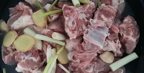 炖羊肉不能少的四种调料是什么？