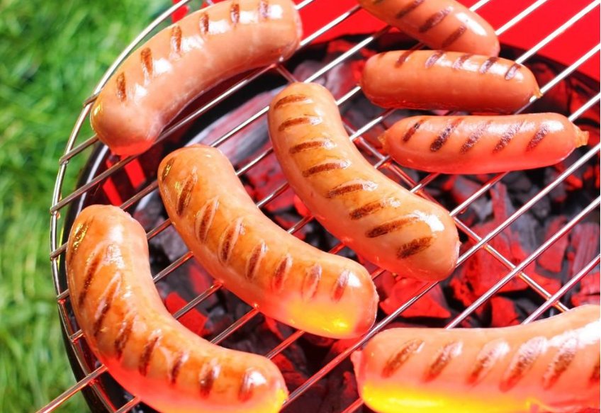 战斗民族在喷发的火山烤香肠，你觉得香肠怎么吃比较香？