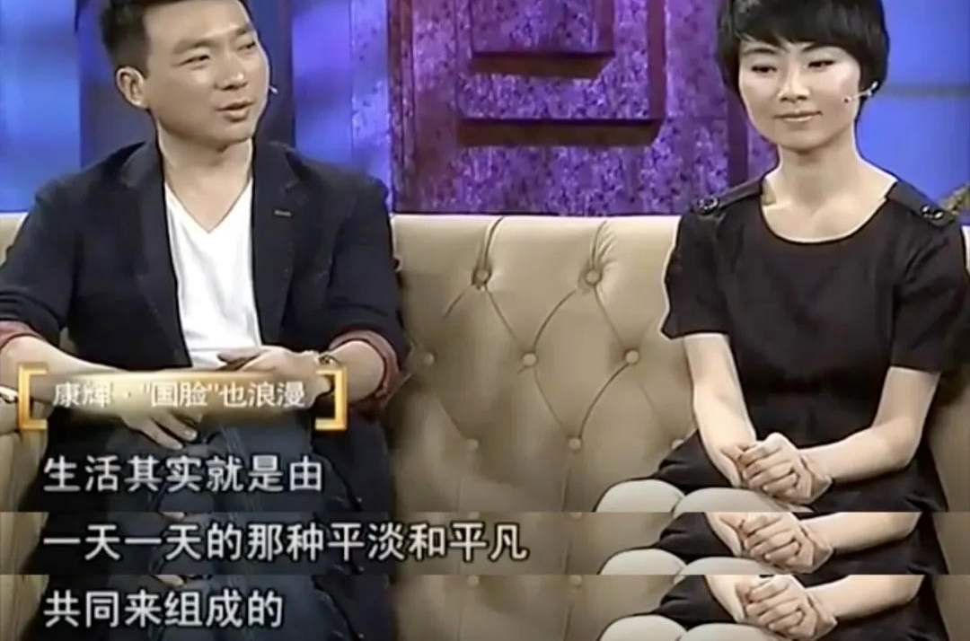 央视主持人康辉隐婚多年，和妻子过着怎样的生活？