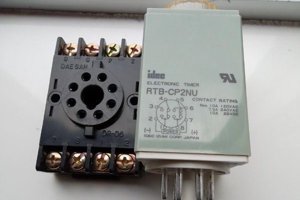 欧姆龙H3Y-2时间继电器怎么实现通电延时，接DC24V电磁阀。电路白痴求具体接线方法，插座怎么接线