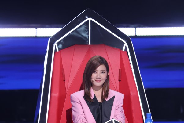 《好声音》导师与刘德华隔空合唱,节目首播的热度如何?