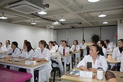 上海哪里学催乳师正规