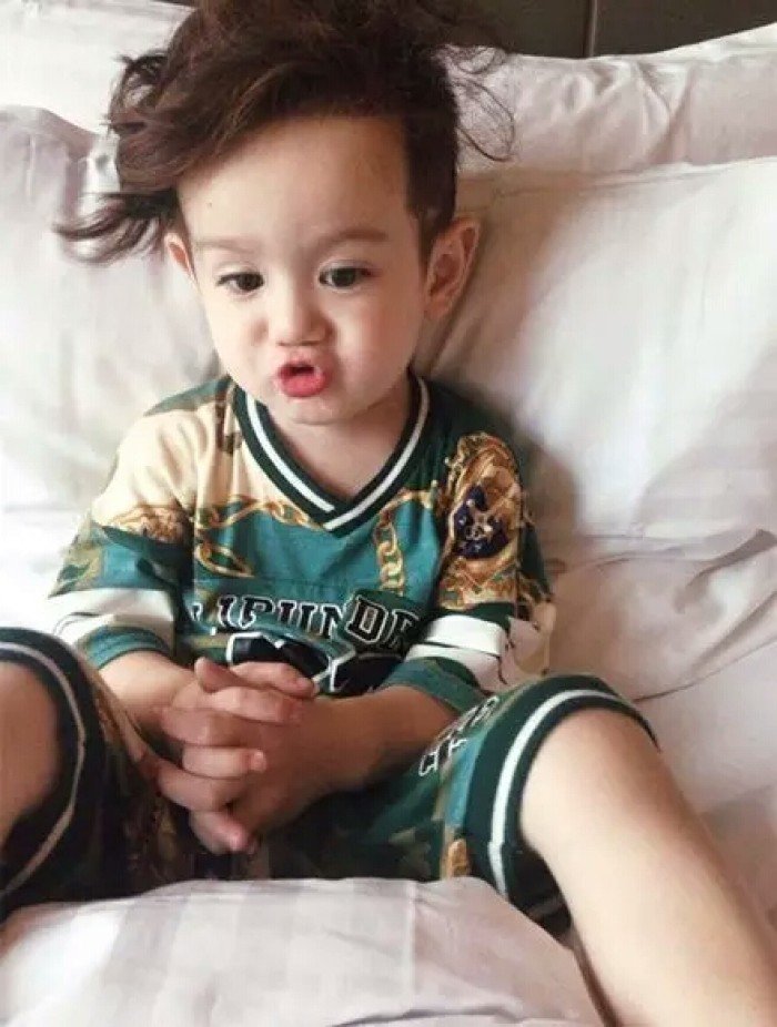 周嘉诚的爸爸妈妈到底是谁?