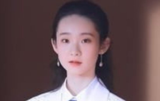 《少年的你》中惊鸿一现的“胡小蝶”张艺凡已成女团,她还会继续演戏吗?