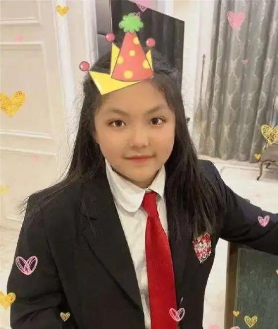 李湘晒女儿王诗龄看歌剧照片，现在的王诗龄状态怎么样？