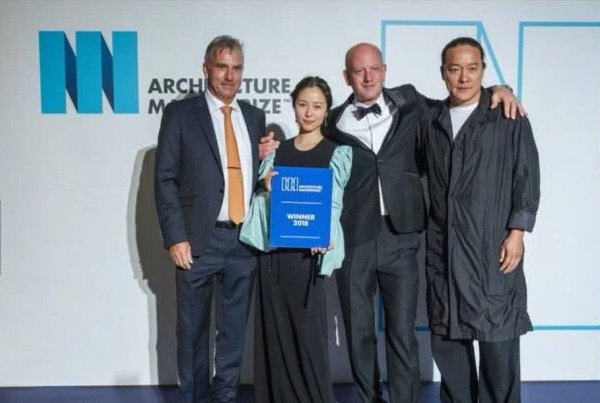 窦唯前妻高源连发5问质问江一燕,她为何这个时候要在她身上再踏一脚呢?