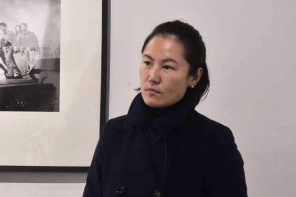 窦唯前妻高源连发5问质问江一燕,她为何这个时候要在她身上再踏一脚呢?