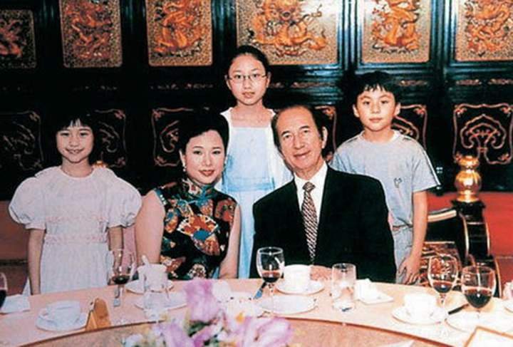 赌王悼文名单没有她，诞下长孙的媳妇奚梦瑶难道对何家而言仍是“外人”？